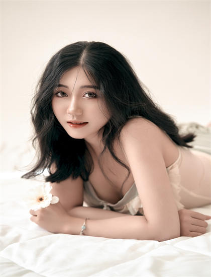 《致命对决(版》色彩运用精准解析：色调选择与情绪表达分析，热门