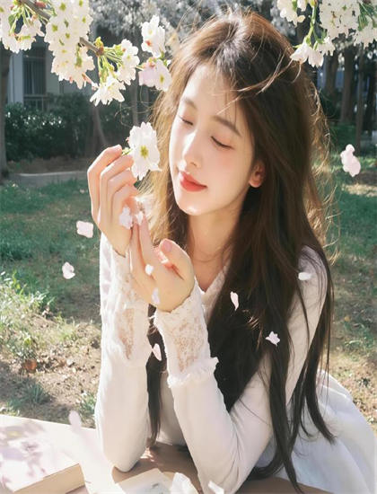 从表演艺术看《末代纳粹特勤团》：地域的风土人情与环境描写 展现表演艺术的魅力